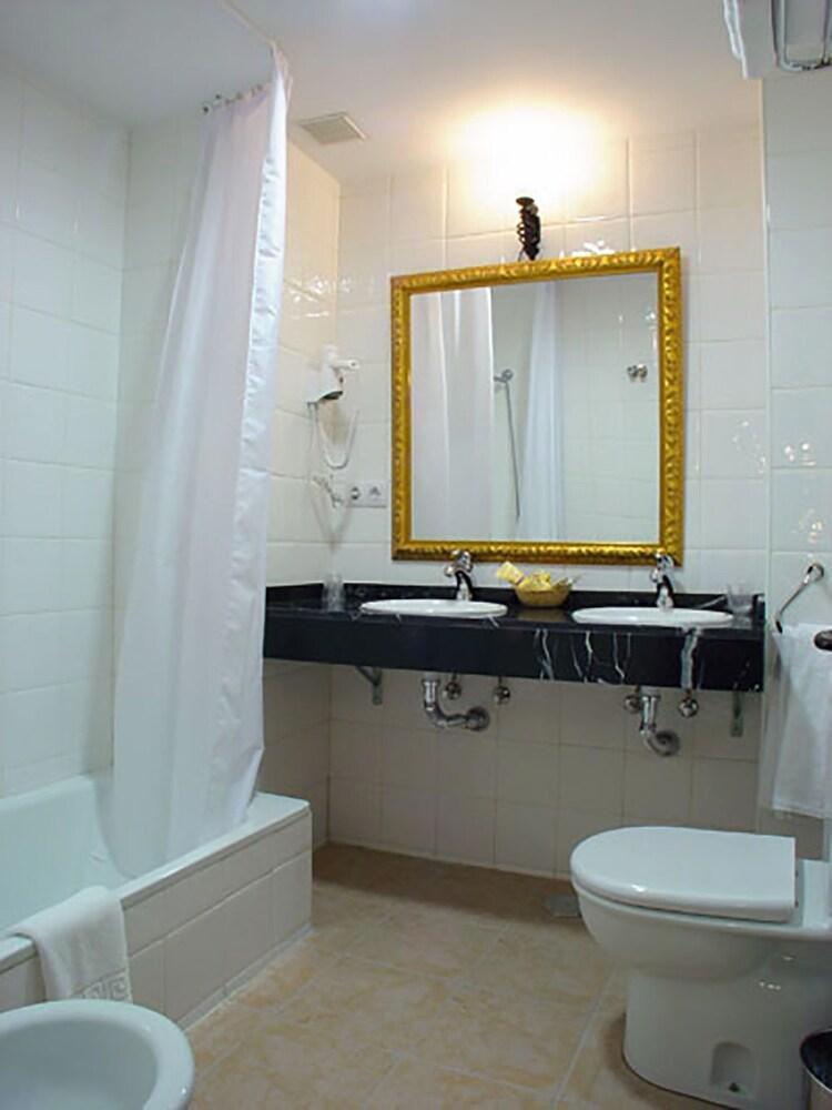 Hotel Nuevo Arlanza 코바루비아스 외부 사진