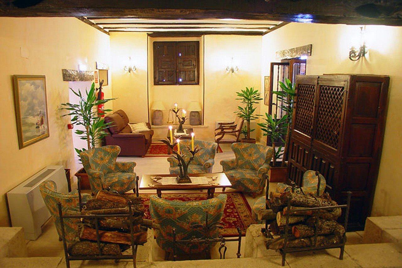 Hotel Nuevo Arlanza 코바루비아스 외부 사진